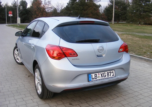 Opel Astra cena 34500 przebieg: 81000, rok produkcji 2014 z Tarnobrzeg małe 596